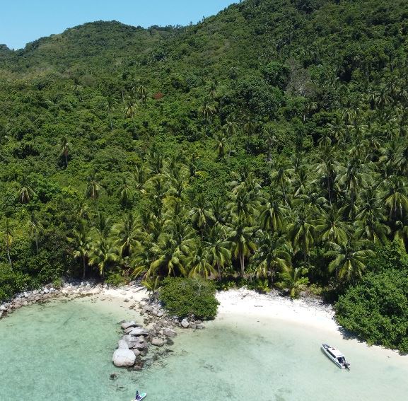 Munjian East Centre Private Beach