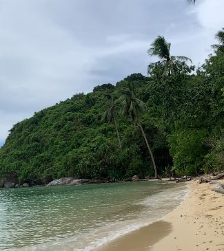 Munjian East North Centre Private Beach